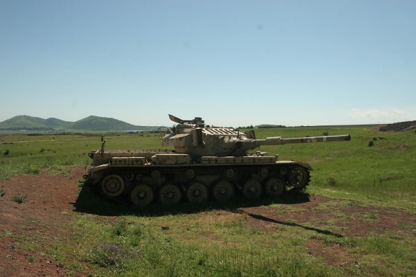 Izraelski uništeni tenk kao spomenik u "Dolini suza"  Foto: Wikimedia Commons