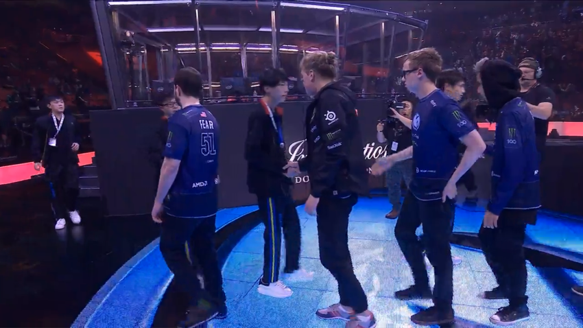 2016-08-10 00_13_52-dota2ti - Twitch