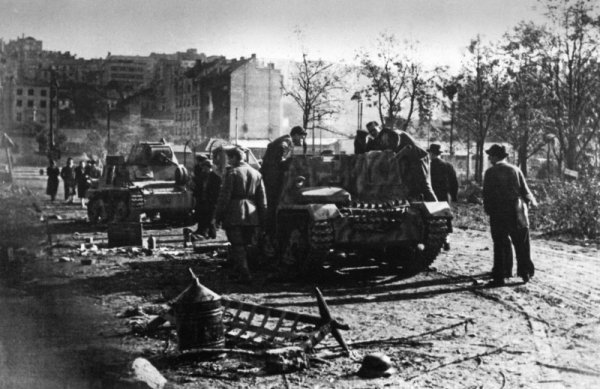 Uništena nemačka kolona u protivnapadu Foto: waralbum.ru