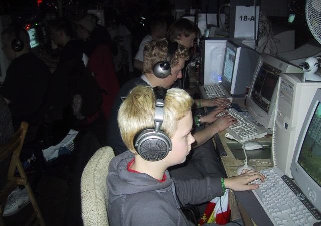 dreamhack-2002-summer-cs-esports