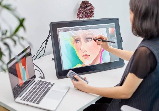 wacom-cintiq-22-in-use