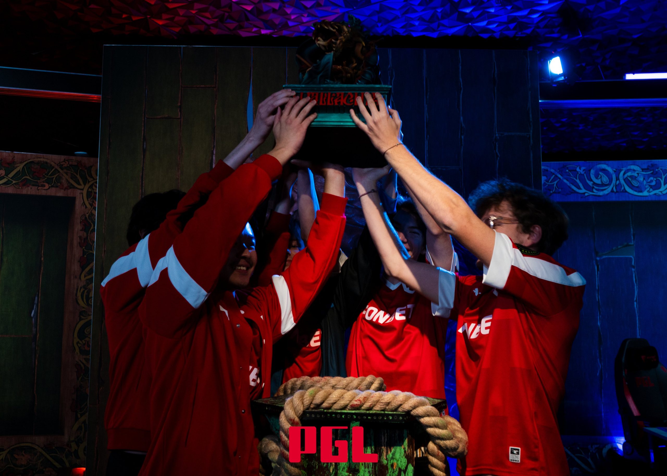 MOUZ_at_Dota_2_PGL_Wallachia_Season_6_w1