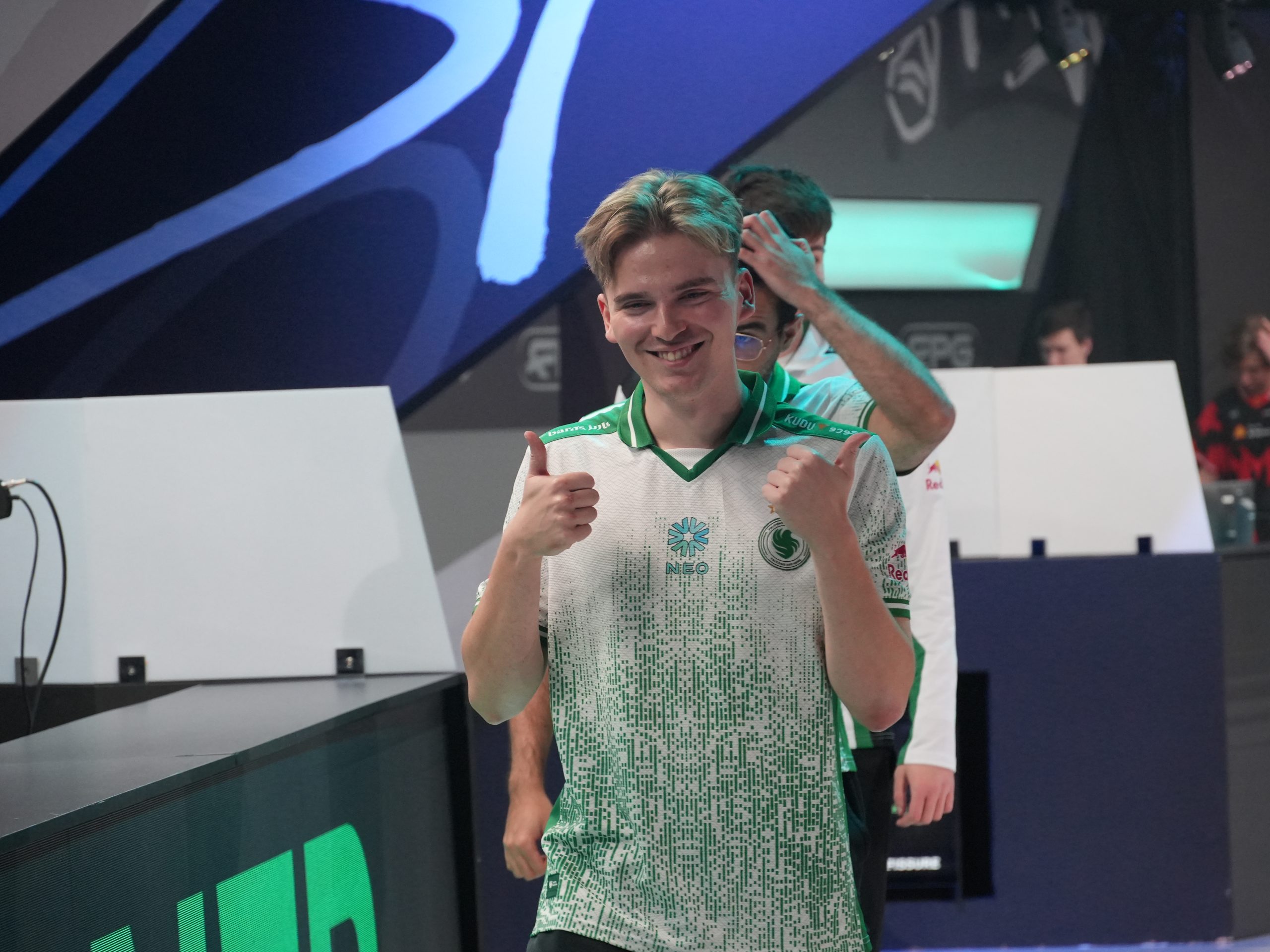 dota_2_fissure_pg2_FALCONS_SKITER3