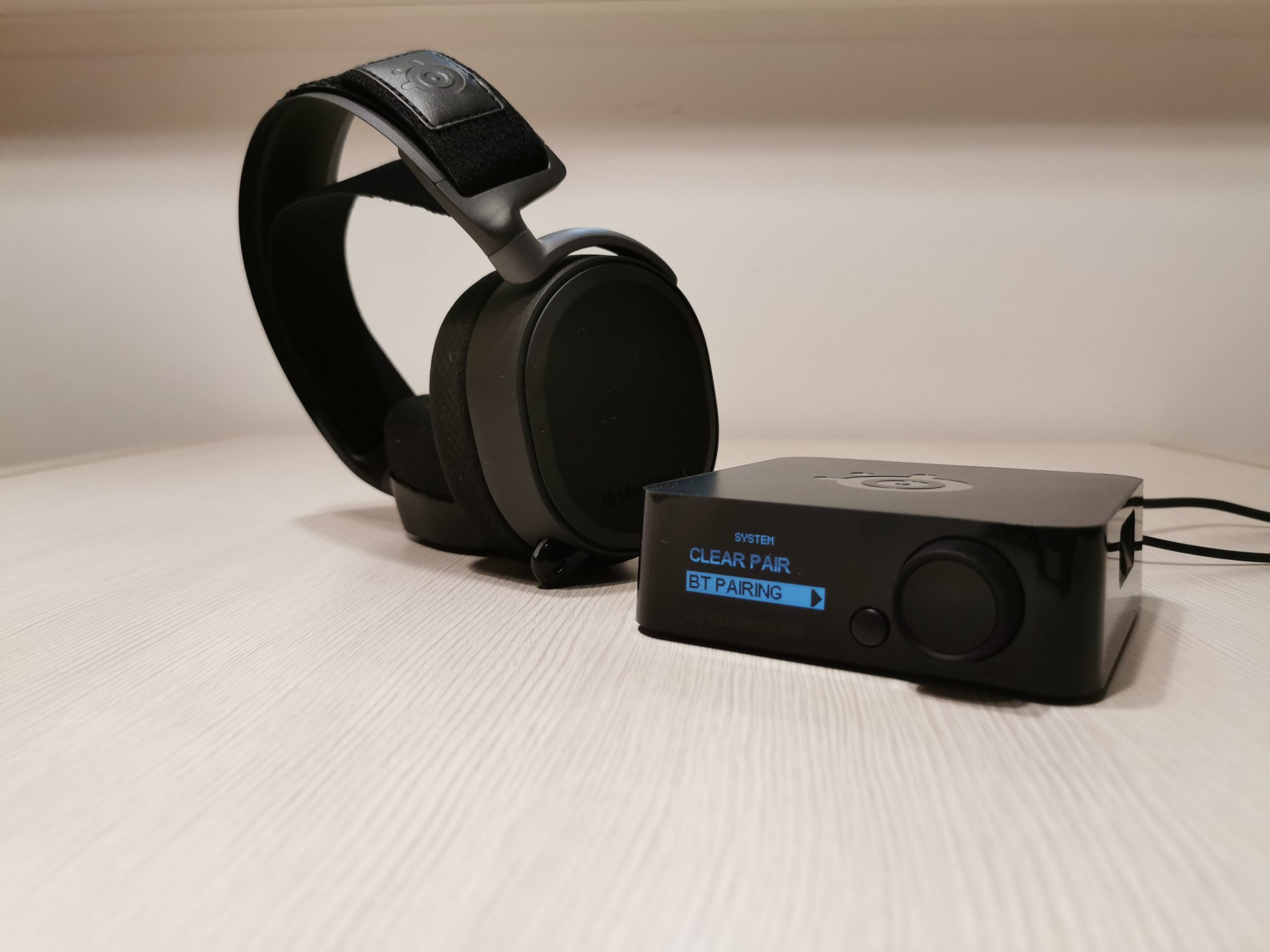 IMG 20201224 224209 scaled SteelSeries Arctis Pro Wireless – bežične slušalice za konzolu i PC
