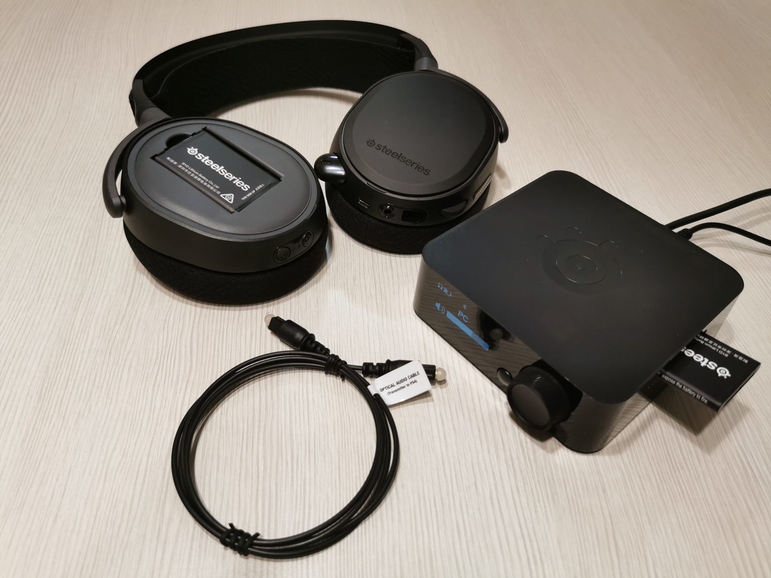 IMG 20201224 224740 scaled SteelSeries Arctis Pro Wireless – bežične slušalice za konzolu i PC
