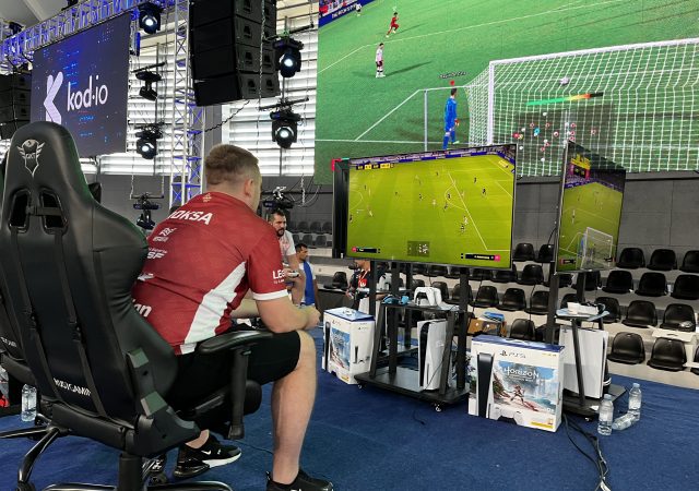 roksa-eef-efootbal-12