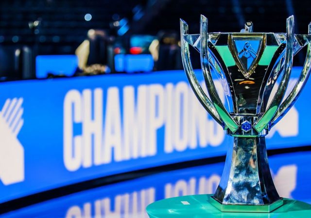 lol-worlds2023-trophy-3