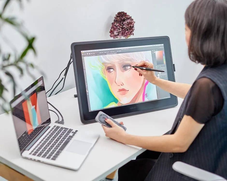 wacom-cintiq-22-in-use