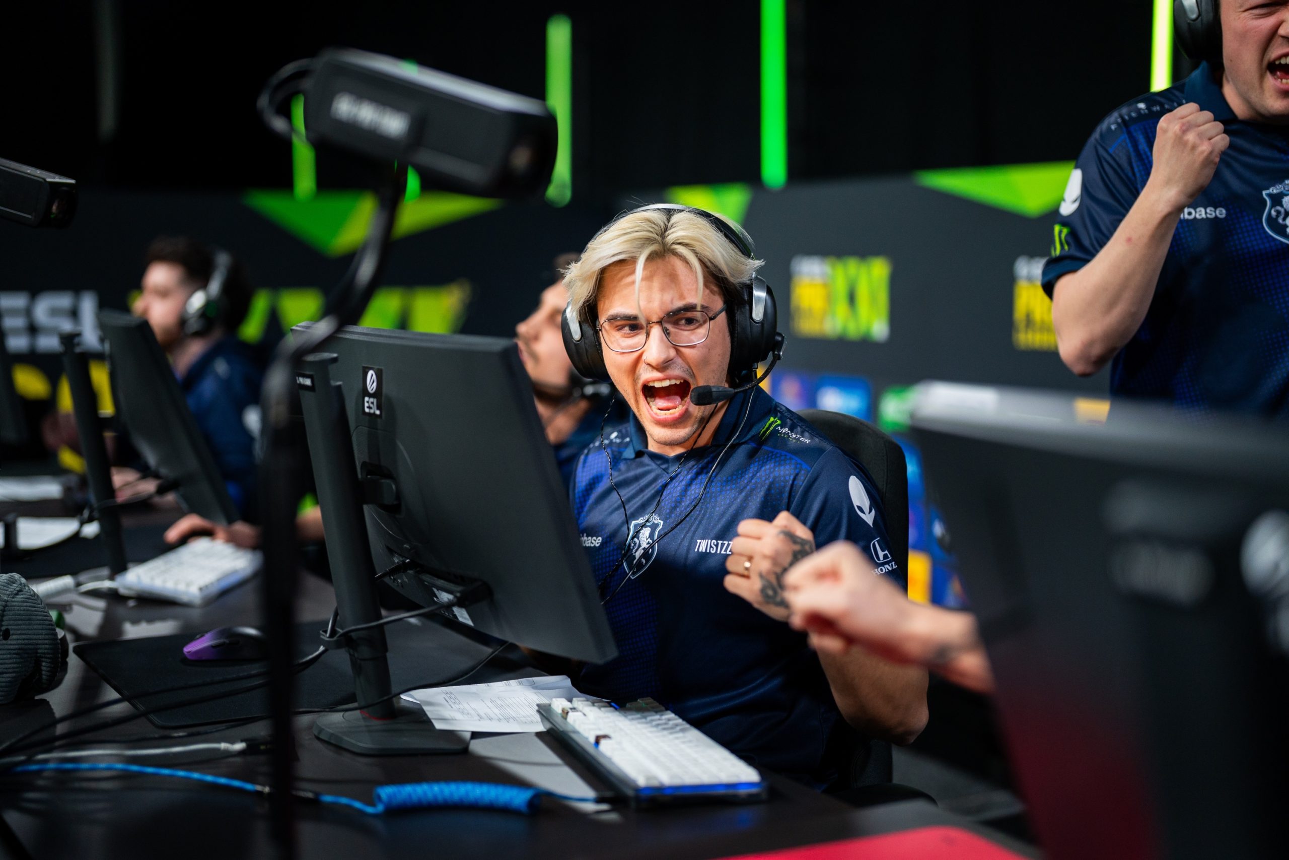 Twistzz_at_CS2_ESL_Pro_League_S21_VRS