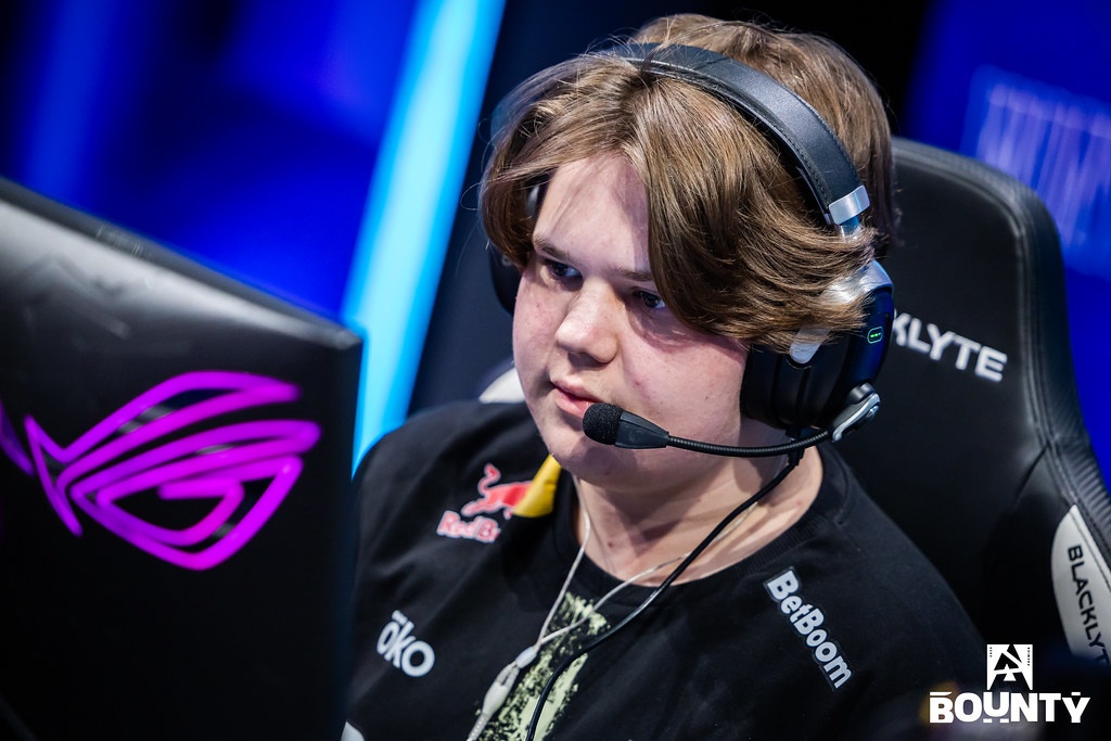 Adam_Lakomy_BLAST_Spirit_Zweih_at_BLAST_Bounty_Fall_2025