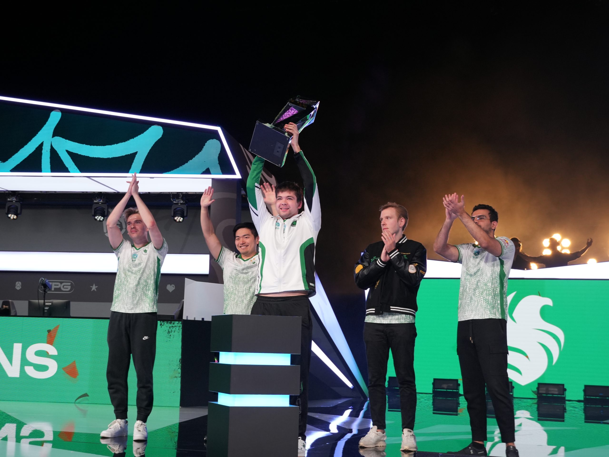 dota_2_fissure_pg2_team_falcons_w1