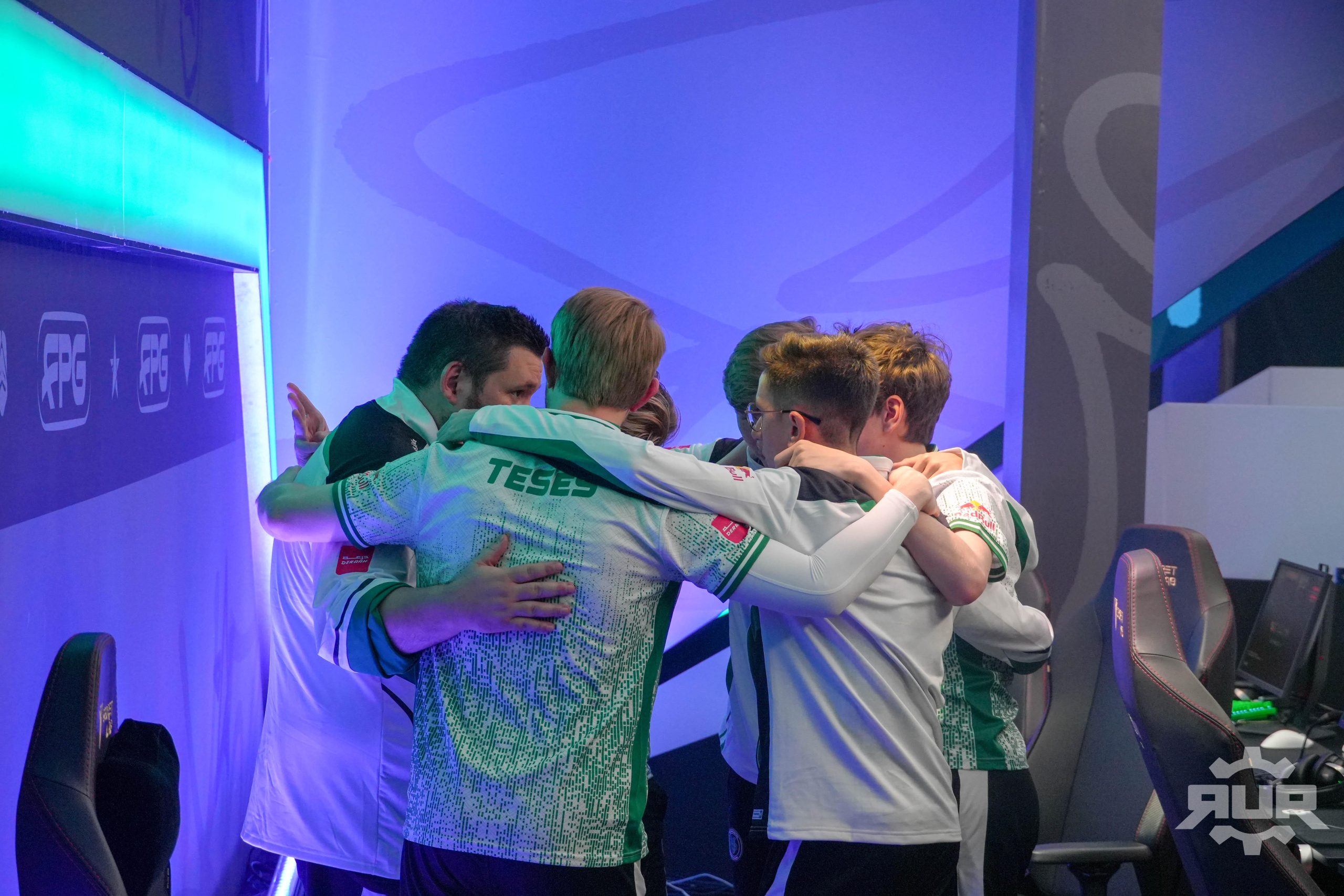 team_falcons_m0nesy_niko_cs2_fissure_playground_2_3