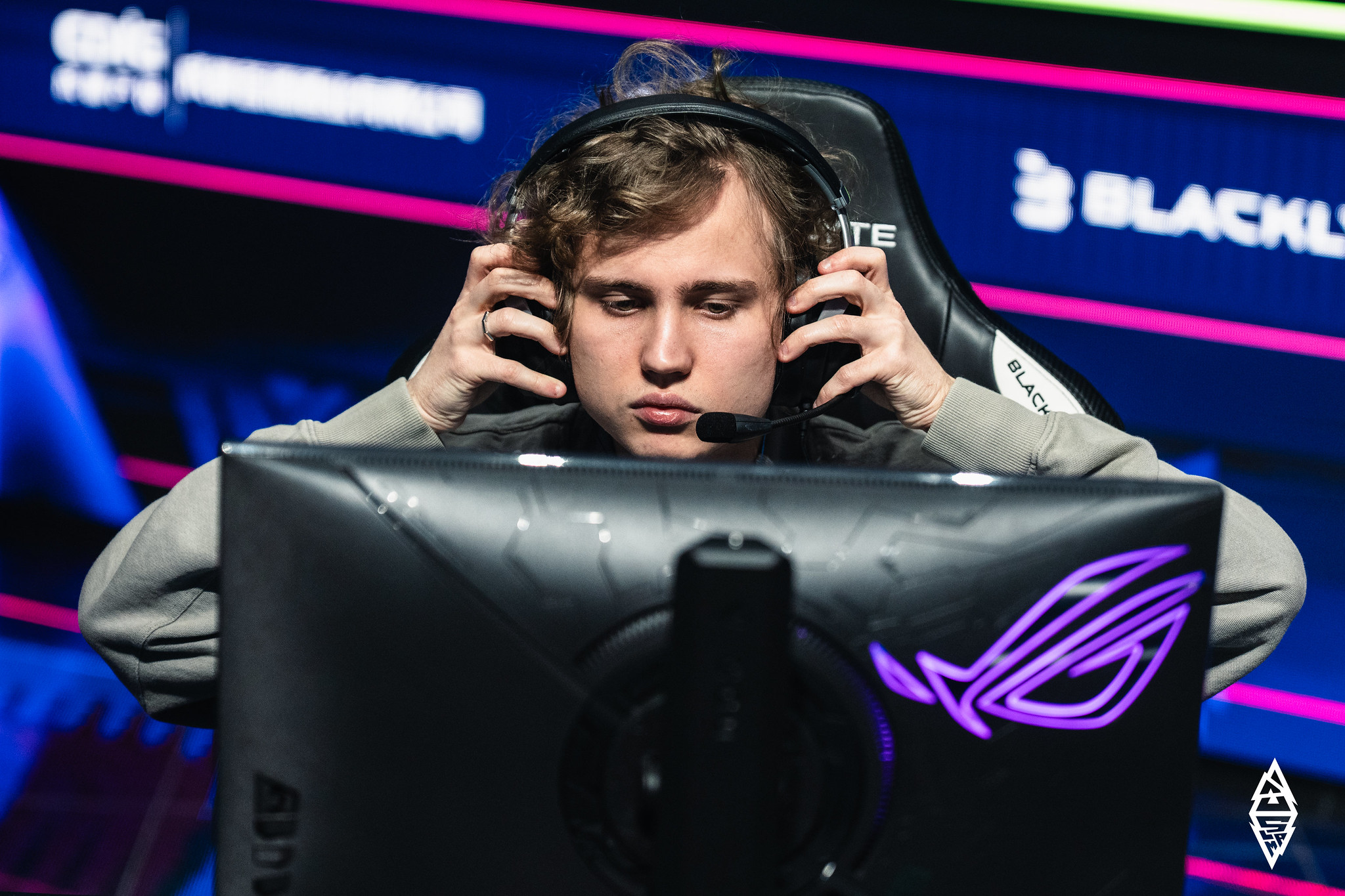 Team_Yandex_Noticed_at_Dota_2_BLAST_Slam_V_1