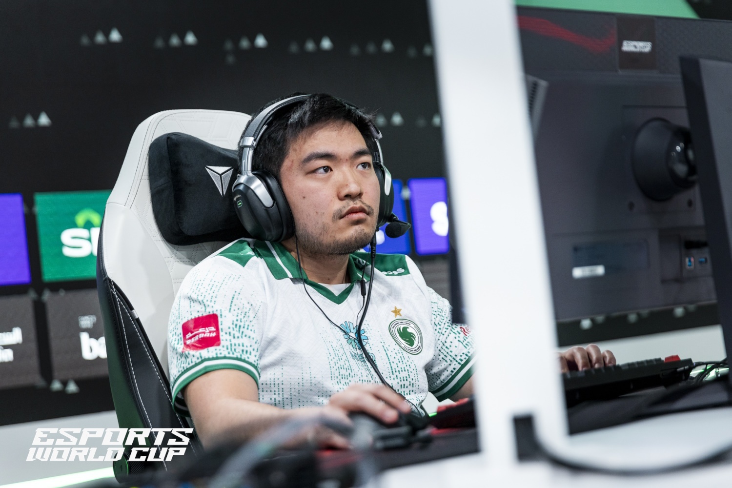 Sneyking_at_Dota_2_Esports_World_Cup_2025